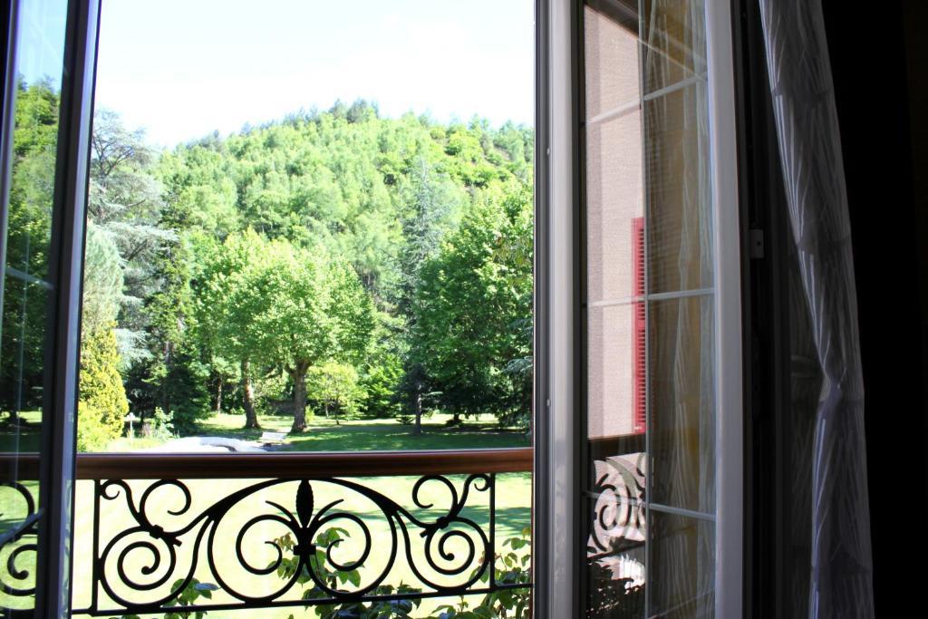 Chambres D'Hotes Chateau De Viviez Exterior photo
